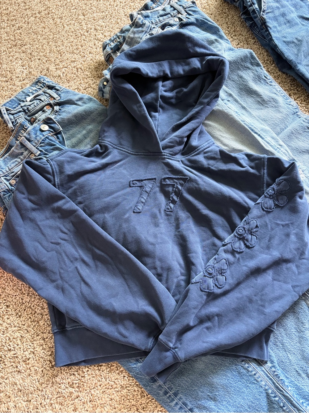AE XS hoodie